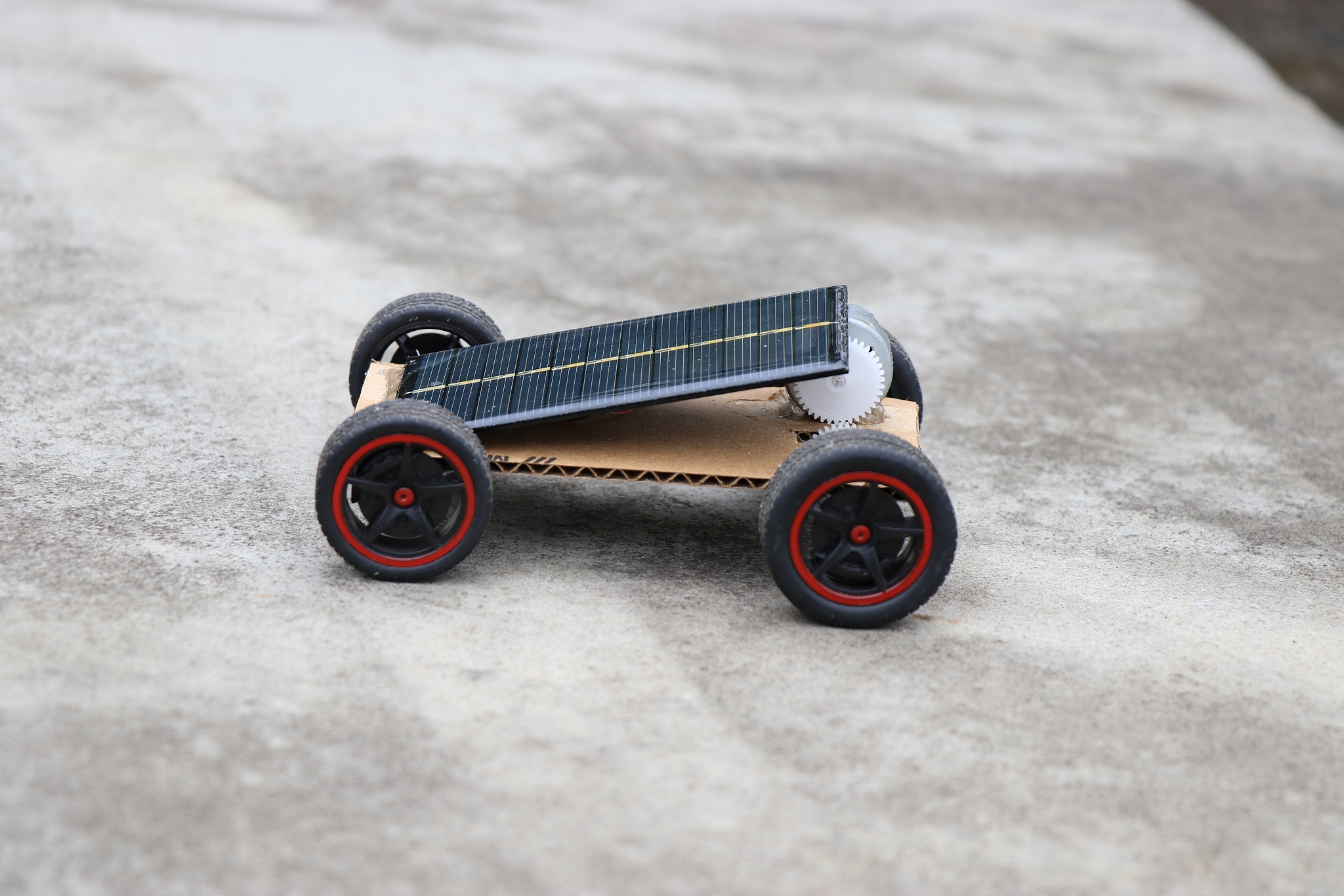 基于无碳小车的太阳能车人机电一体化及结构优化设计