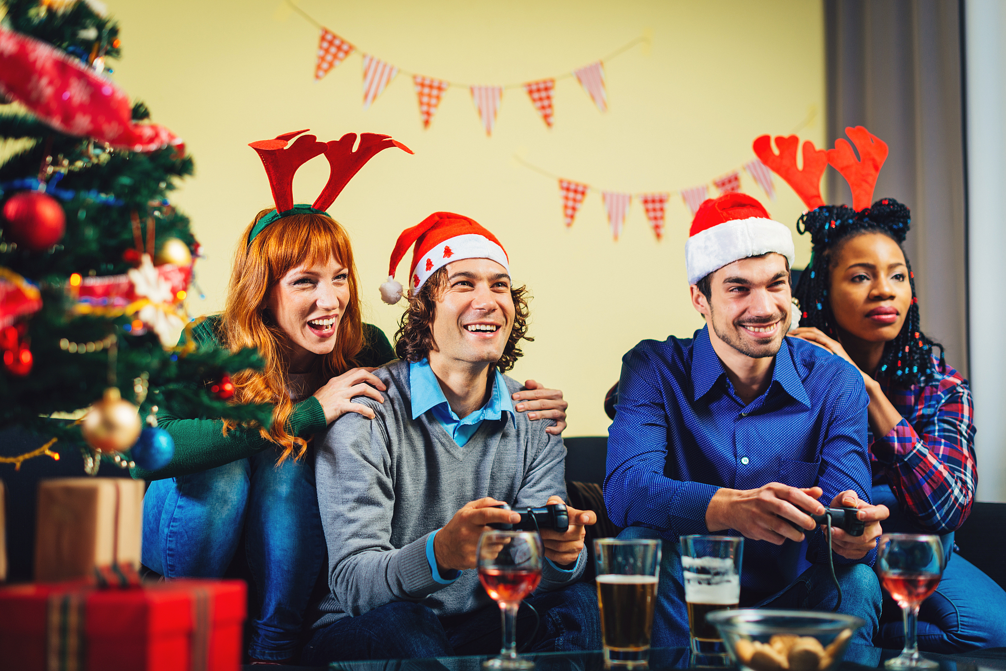 有首页 游戏美图 商城 饰品简介 论坛的web作品简介