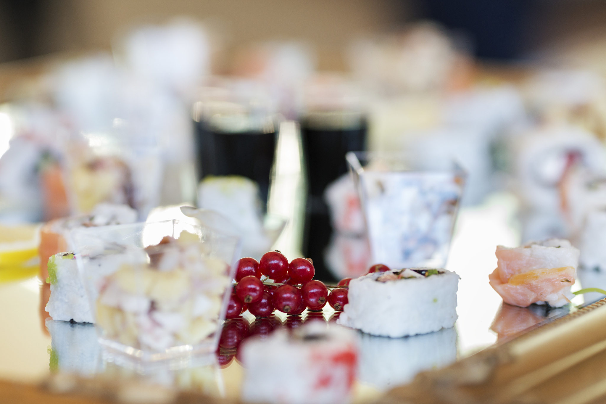 请简写以下内容：本文所用案例企业浙江一鸣是指浙江一鸣食品股份有限公司简称一鸣食品其是由温州一鸣、李美香、朱立科、朱立群、李红艳五名发起人共同发起设立的股份有限公司。浙江一鸣的前身为温州一鸣食品股份有限公司是著名民营企业家朱明春销售创办于1992年的一家集奶牛养殖、乳制品集烘焙食品生产加工连锁经营、销售于一体的农业生产化国家重点龙头企业。1997年一鸣食品在欧海南白象投资进厂建立了占地45亩、日产鲜