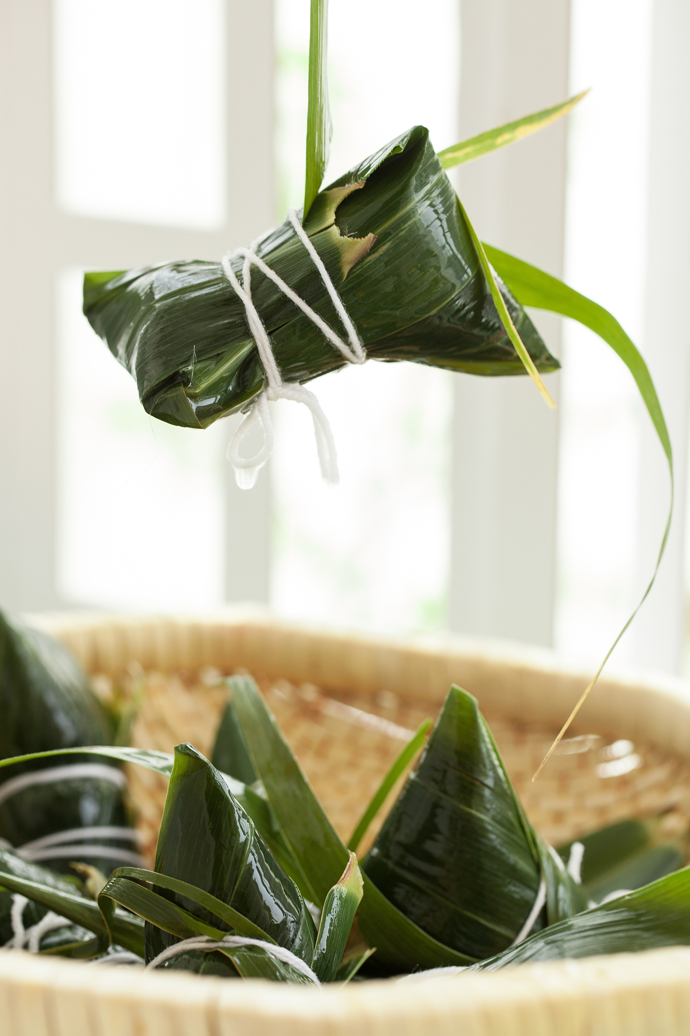 粽子DIY：用青青箬竹叶包出香浓美味