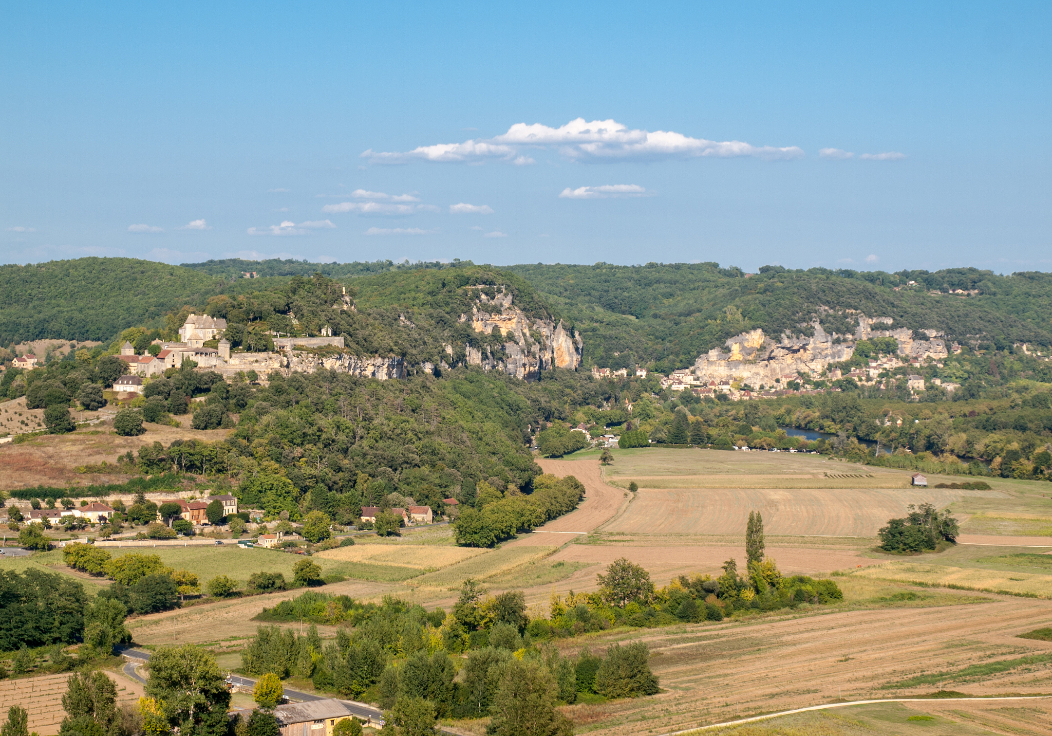 la roque-gageac scenic village on the dordogne river, france