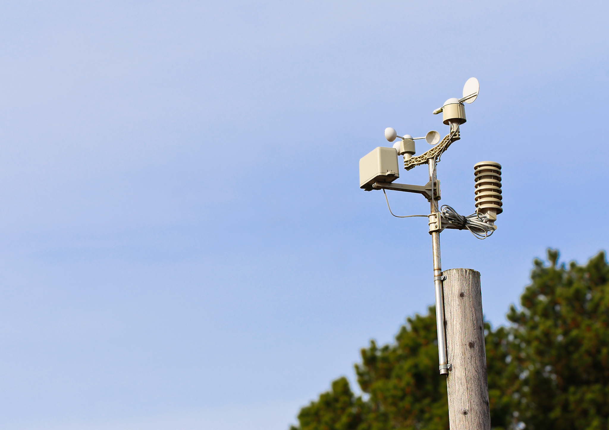 分析暖通空调领域的露点蒸发冷却技术与气象环境的匹配特性。