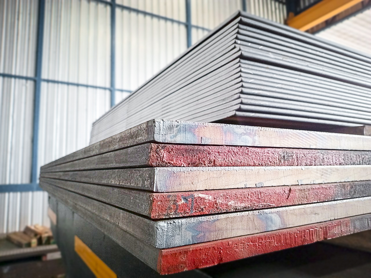 JXB42-333-1000型压型夹心板内置材枓帮我用210字详细描述