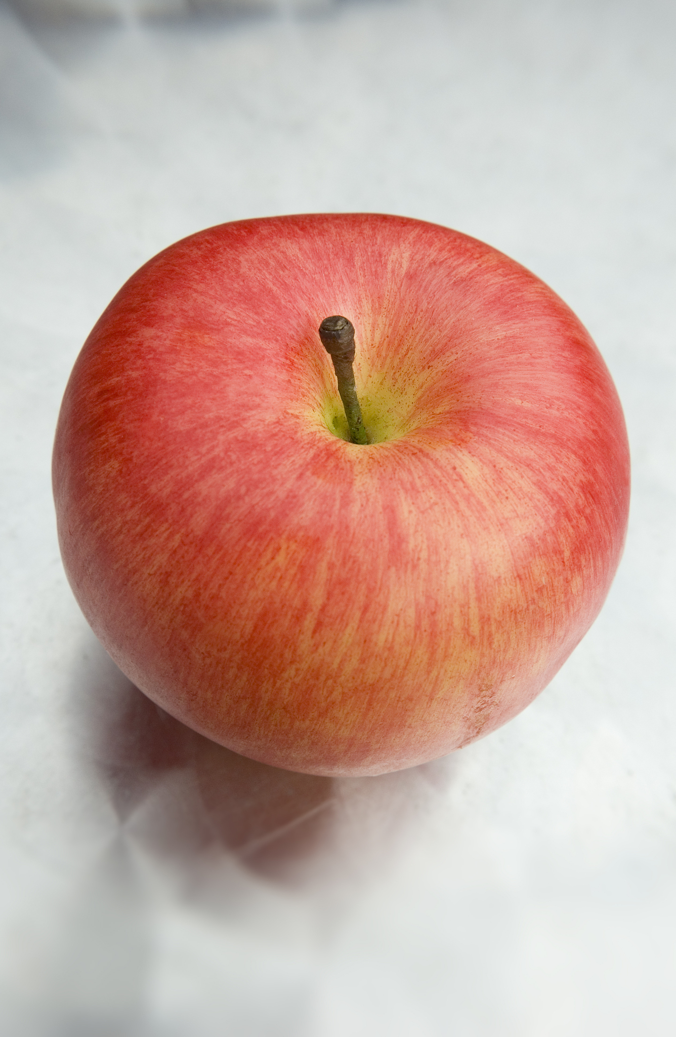 red apple