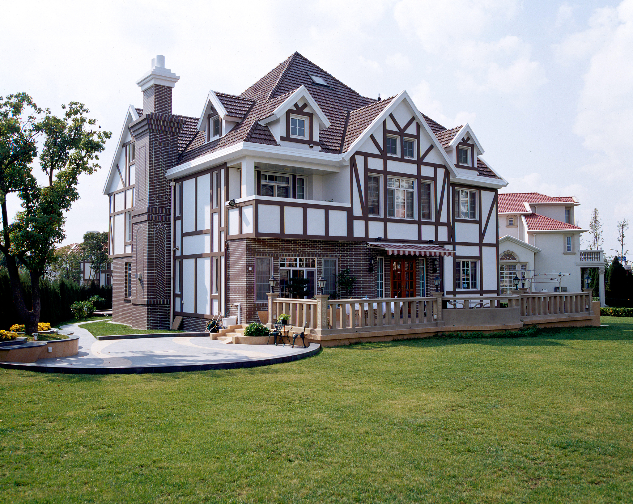 双层别墅：空间、私密与安全感的最佳选择