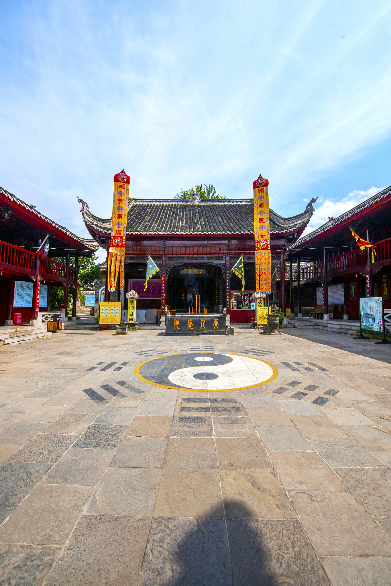 贵州省旅游学校地址在哪里？