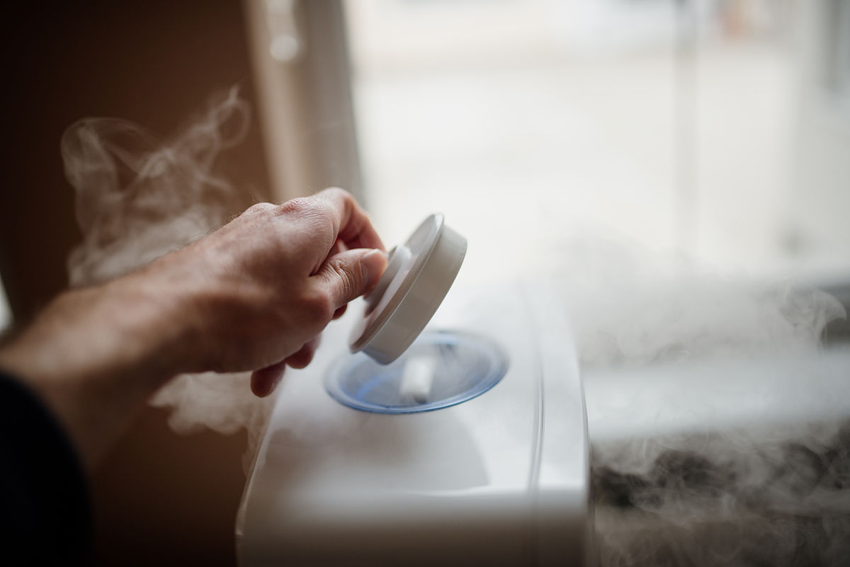 天热能用加湿器吗