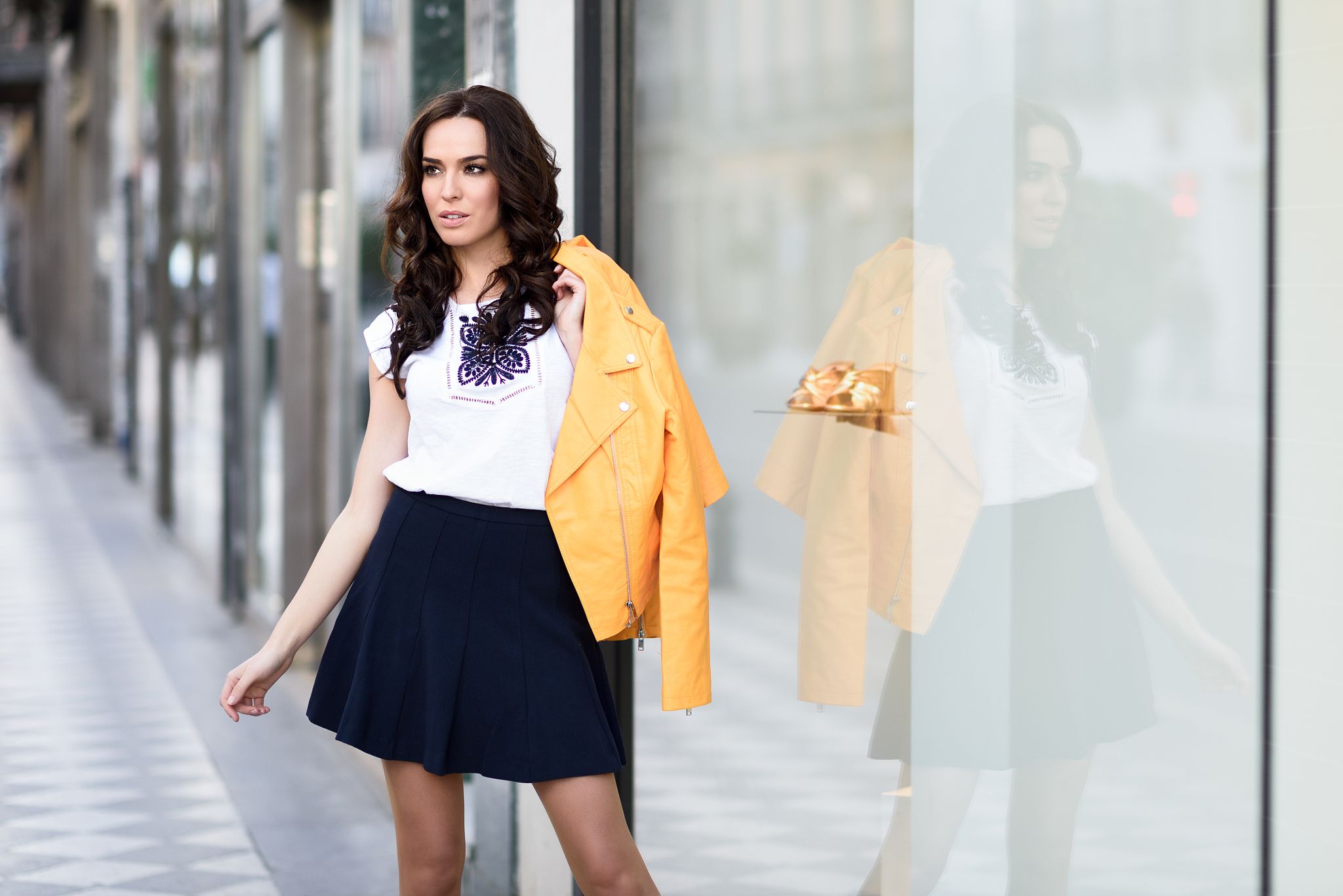 How to Dress for Spring Weather: Tips for Navigating Temperature