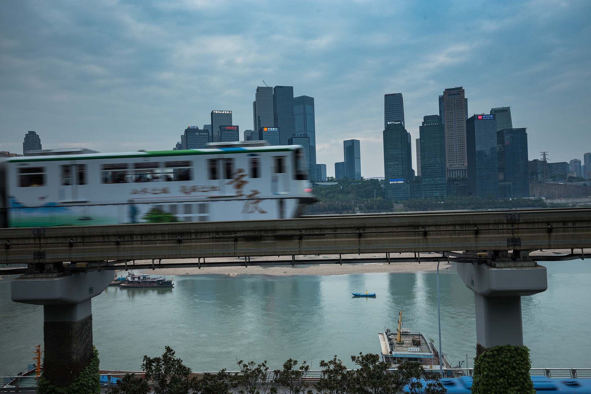 重庆轻轨专业初中生高中生就读