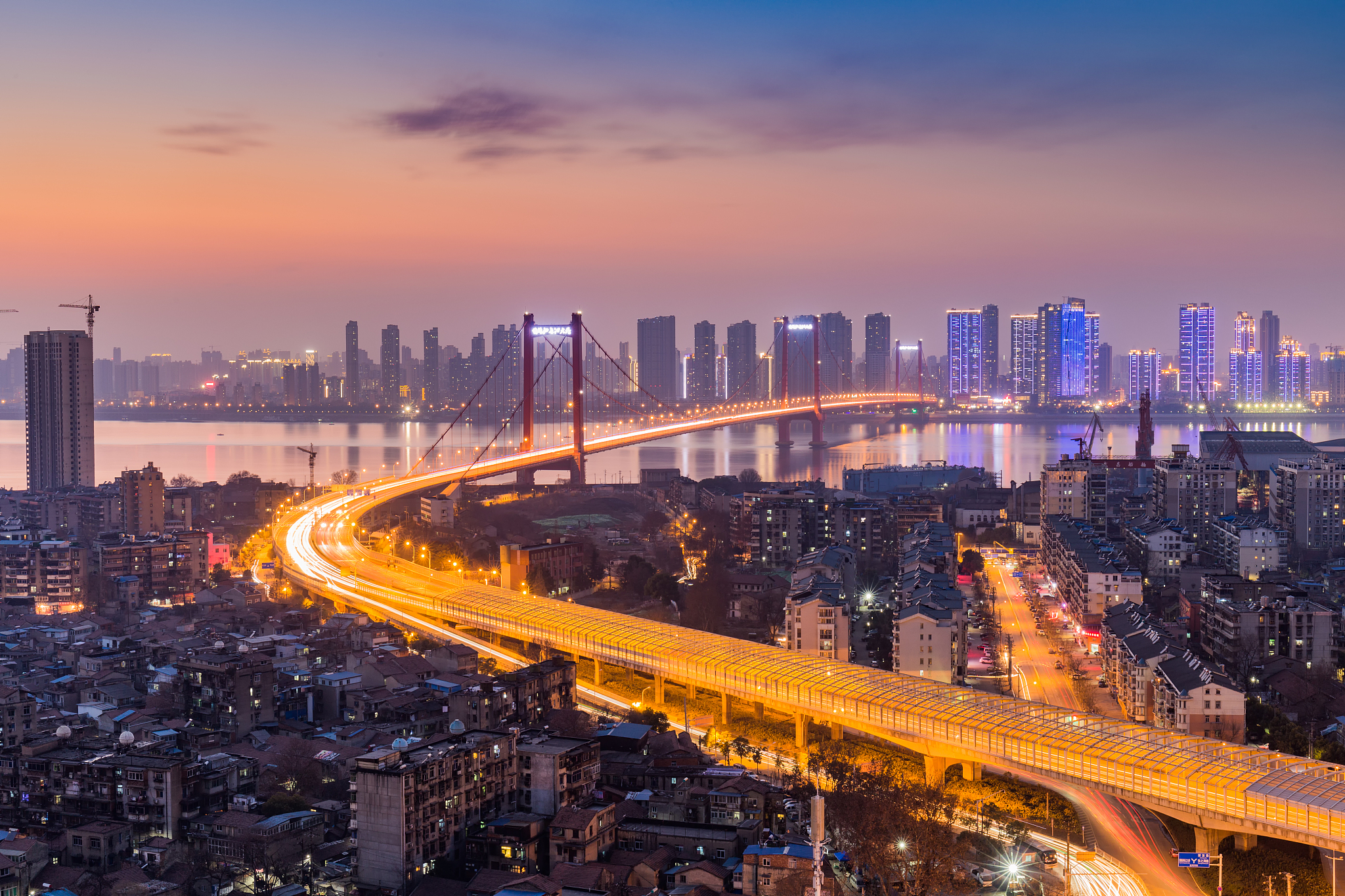 武汉鹦鹉洲长江大桥夜景