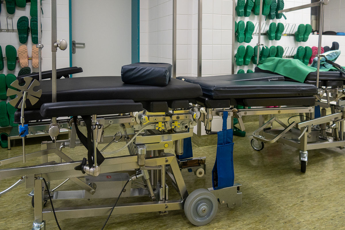 多功能移动护理推车定期保养方案