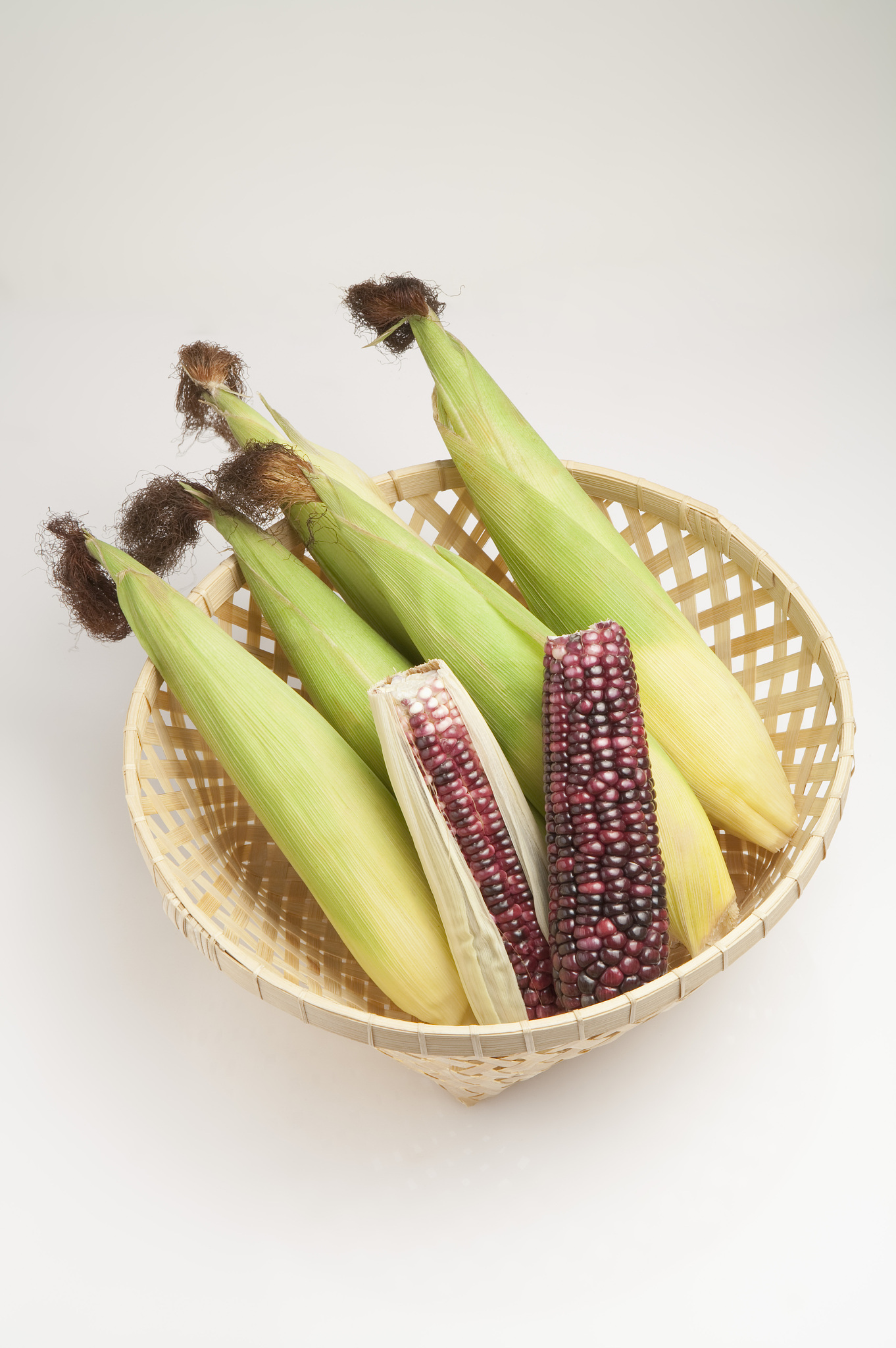 玉米须的功效与作用：利尿消肿、降血压、抗炎抗菌