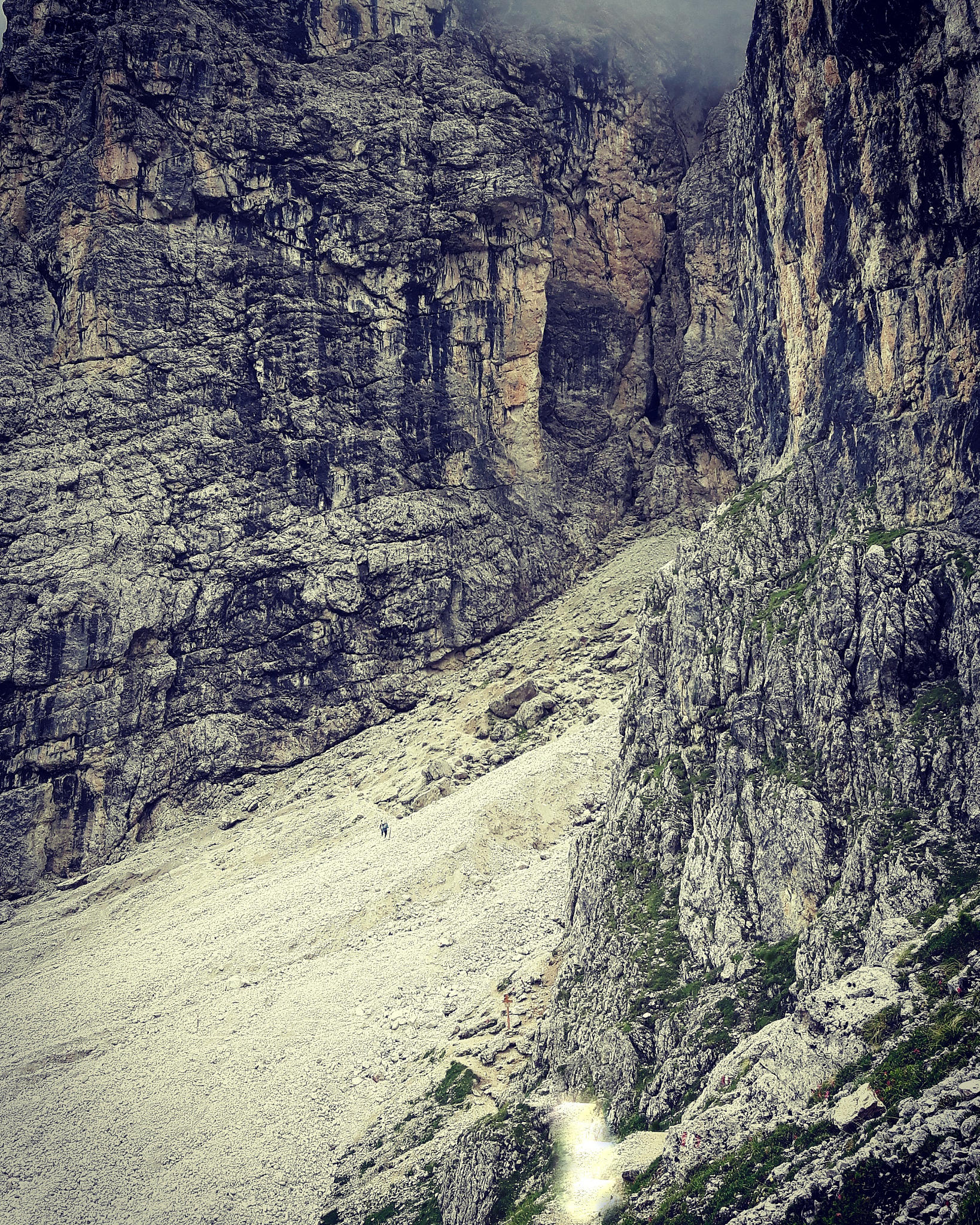 请继续翻译：ChiaroscuroChinese Brush PaintingCollotype PrintColor GradedColor Pencil SketchColor Wash PaintingColored Pencil ArtColorful FrequenciesConte DrawingContour DrawingCopperplate EngravingCrayon Dr