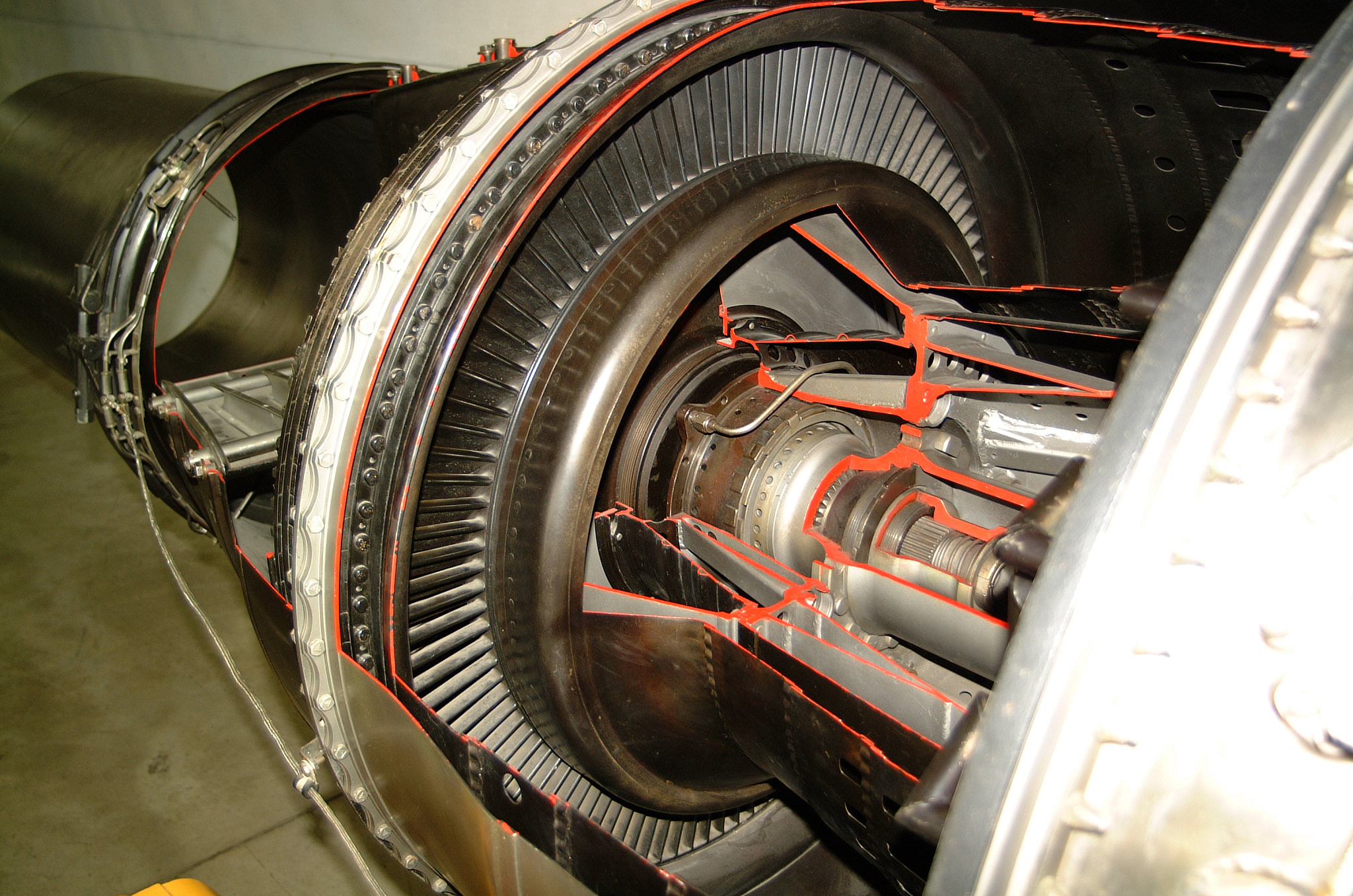 喷气发动机轴承室油膜厚度实验研究与流动分析