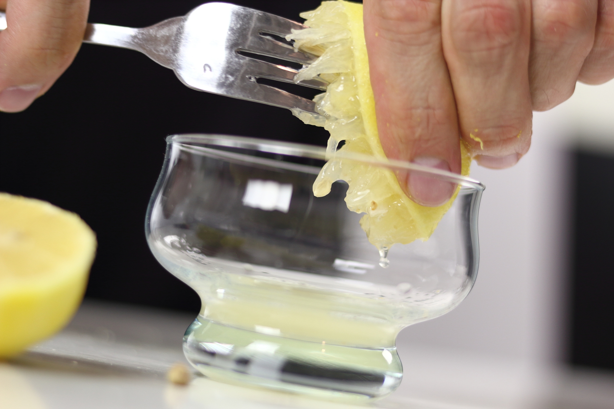 四年级科技创新大赛：醋泡鸡蛋实验研究小报告