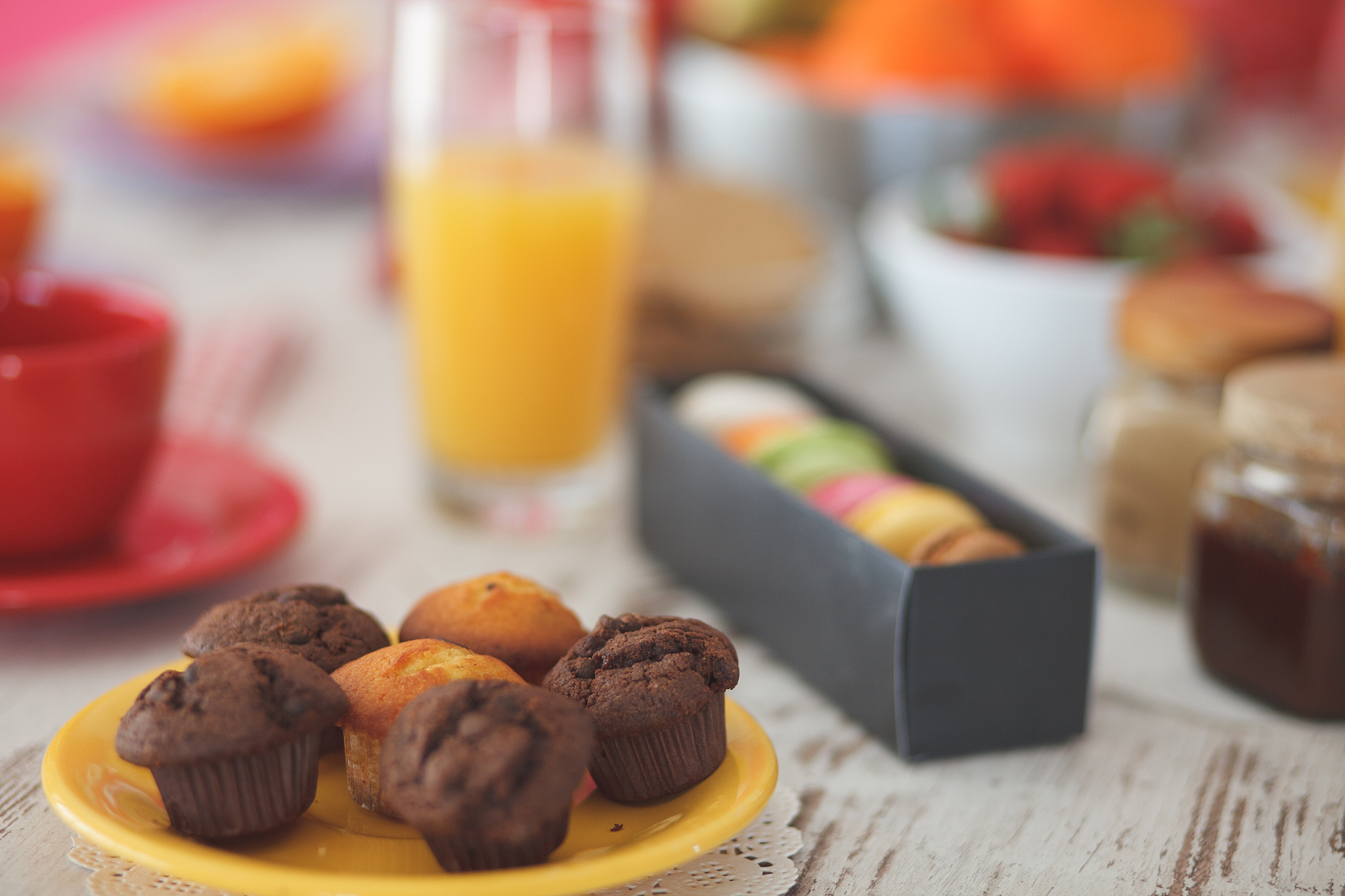 chocolate muffins and macaroons in a box