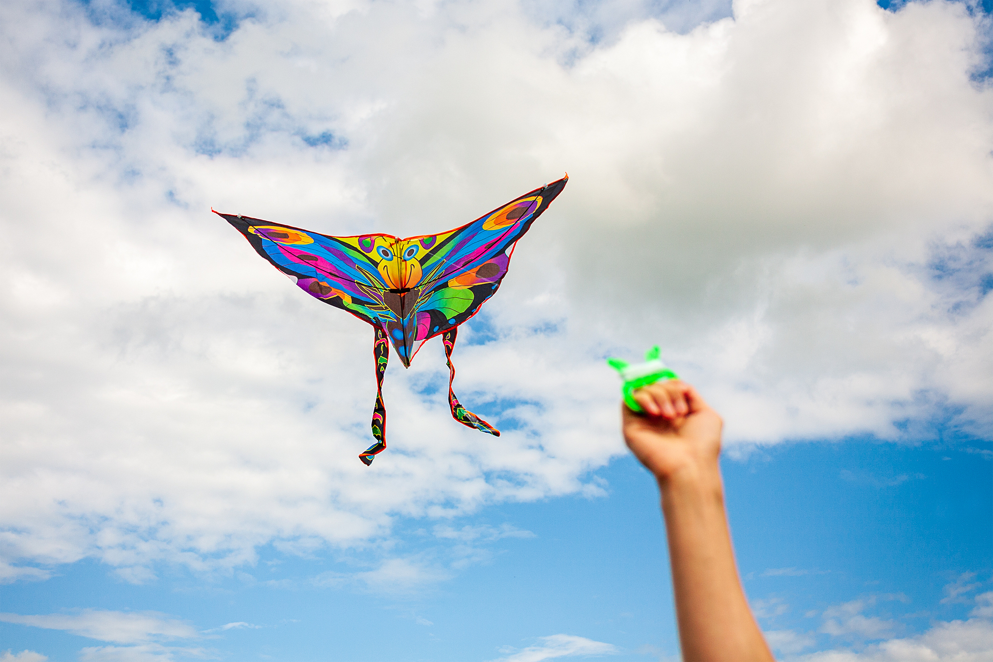 kite in hand against the blue sky in summer, flying kite launchi