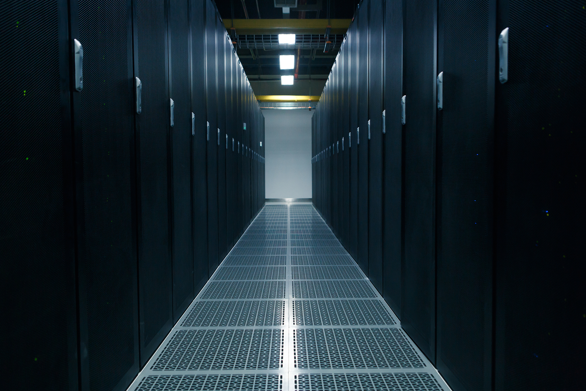 写一个机房说明要求高大上不要说具体功能