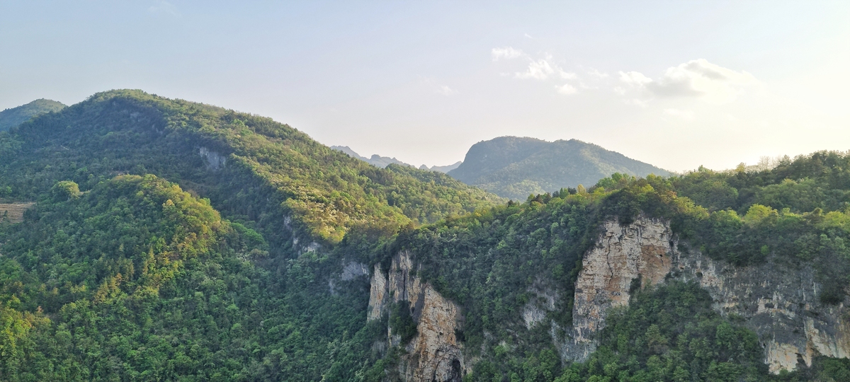 乌蒙山：连绵起伏的山外山景观，贵州省著名旅游景点