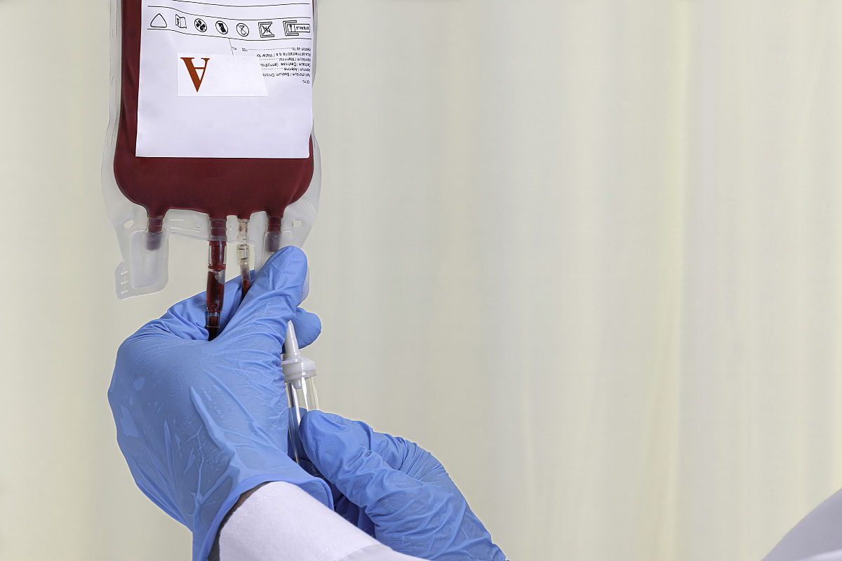 腹部重大手术液体治疗：自由与限制策略比较研究