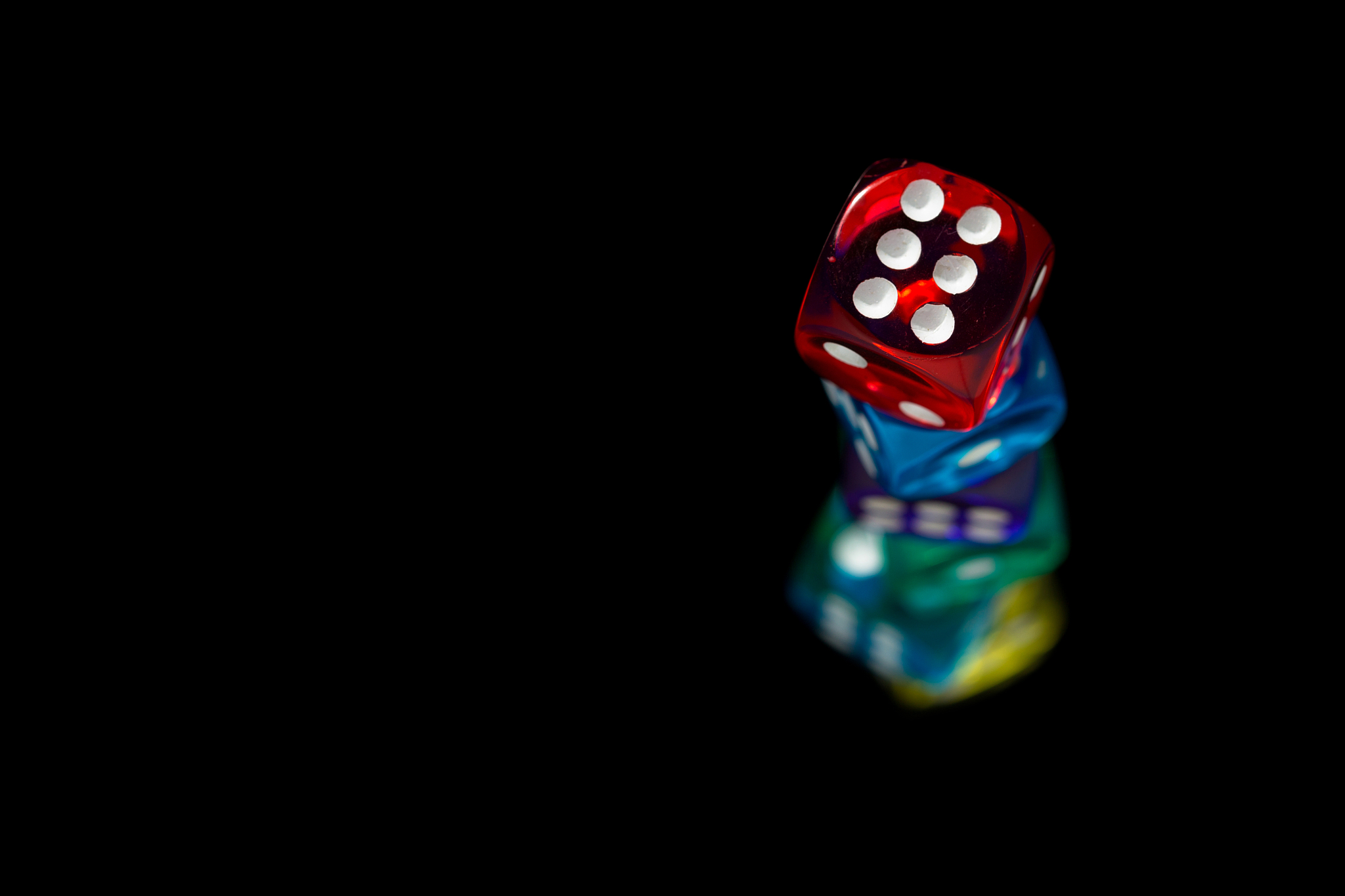 黑色骰子：为你的游戏之夜增添神秘魅力