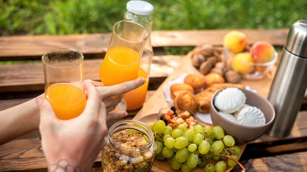 你好您好！有什么可以帮到您呢？写一篇夏天的文章500字