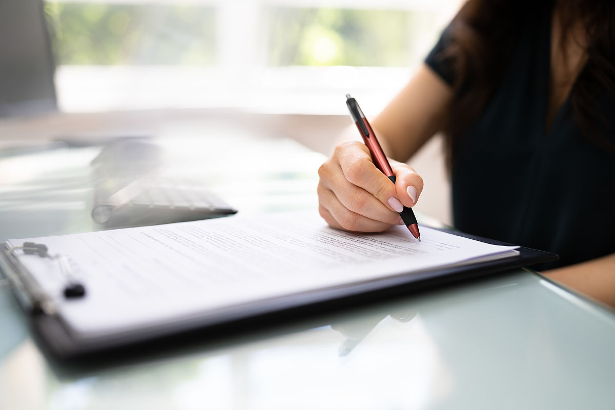 刑事案件法律援助：如何选择优秀的刑事辩护律师团队