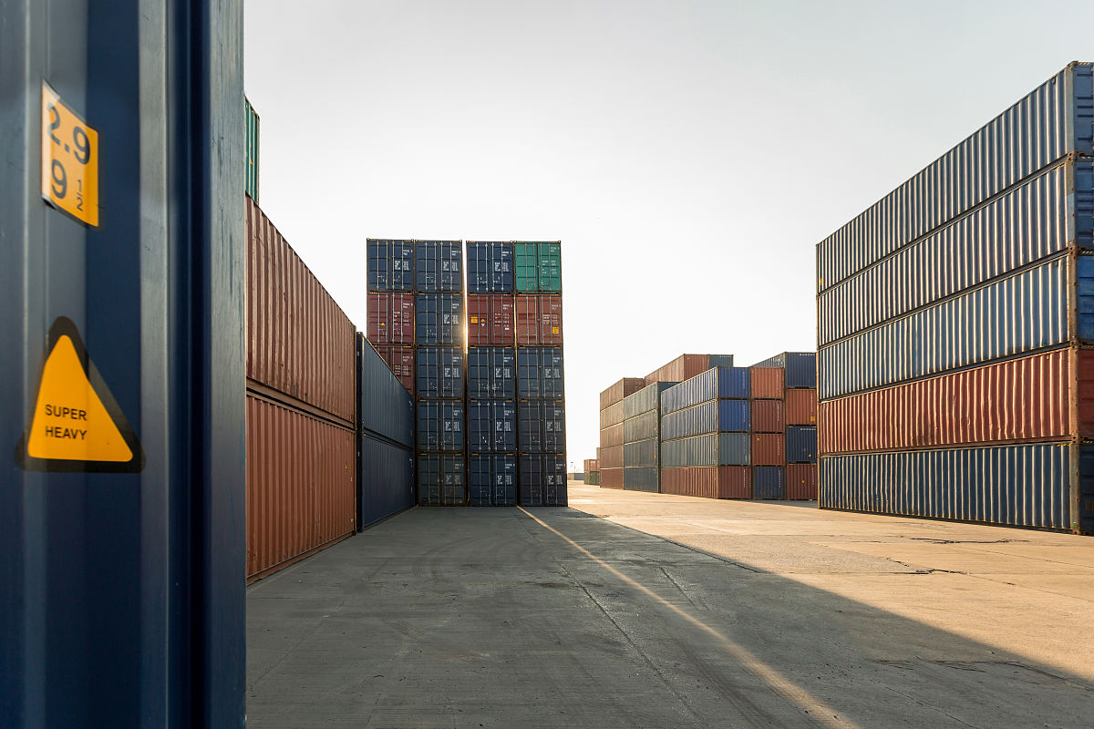 请修正润色According to the information from the shipper the said matter was summarized as below	The containers were arrived at Tianjin port on Sep 06 2023	The containers delivery to consignee on Sep 09 2