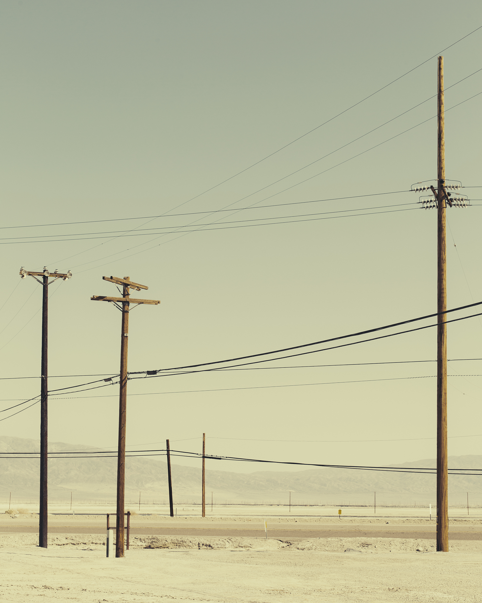 判断对错29	相线与零线间的电压称为相电压。