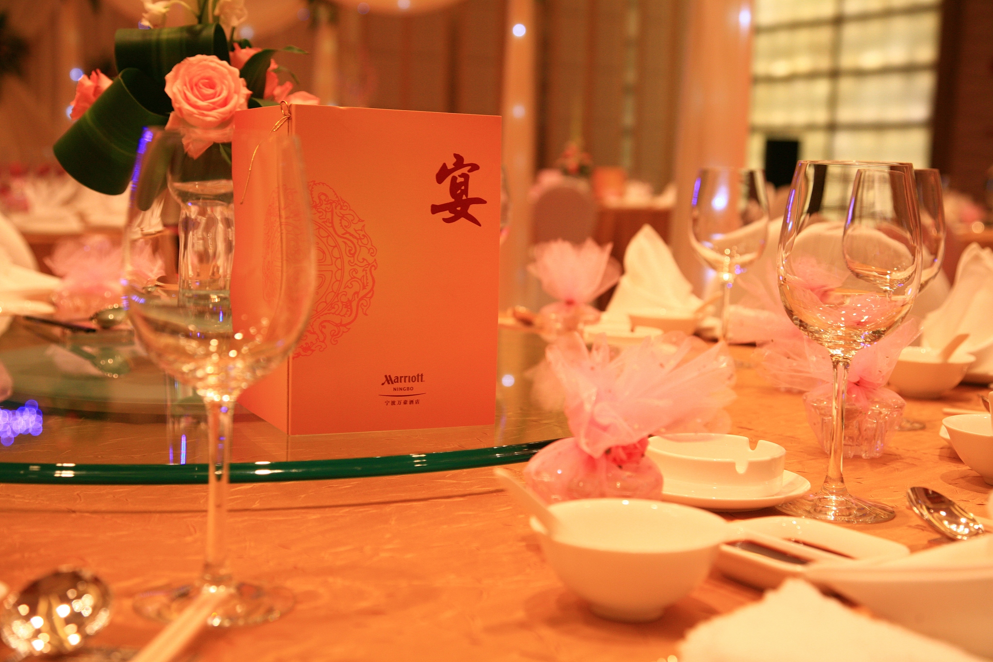 缺席今晚宴会的原因:没有被邀请或时间冲突 缺席今晚宴会的原因:没有被邀请或时间冲突