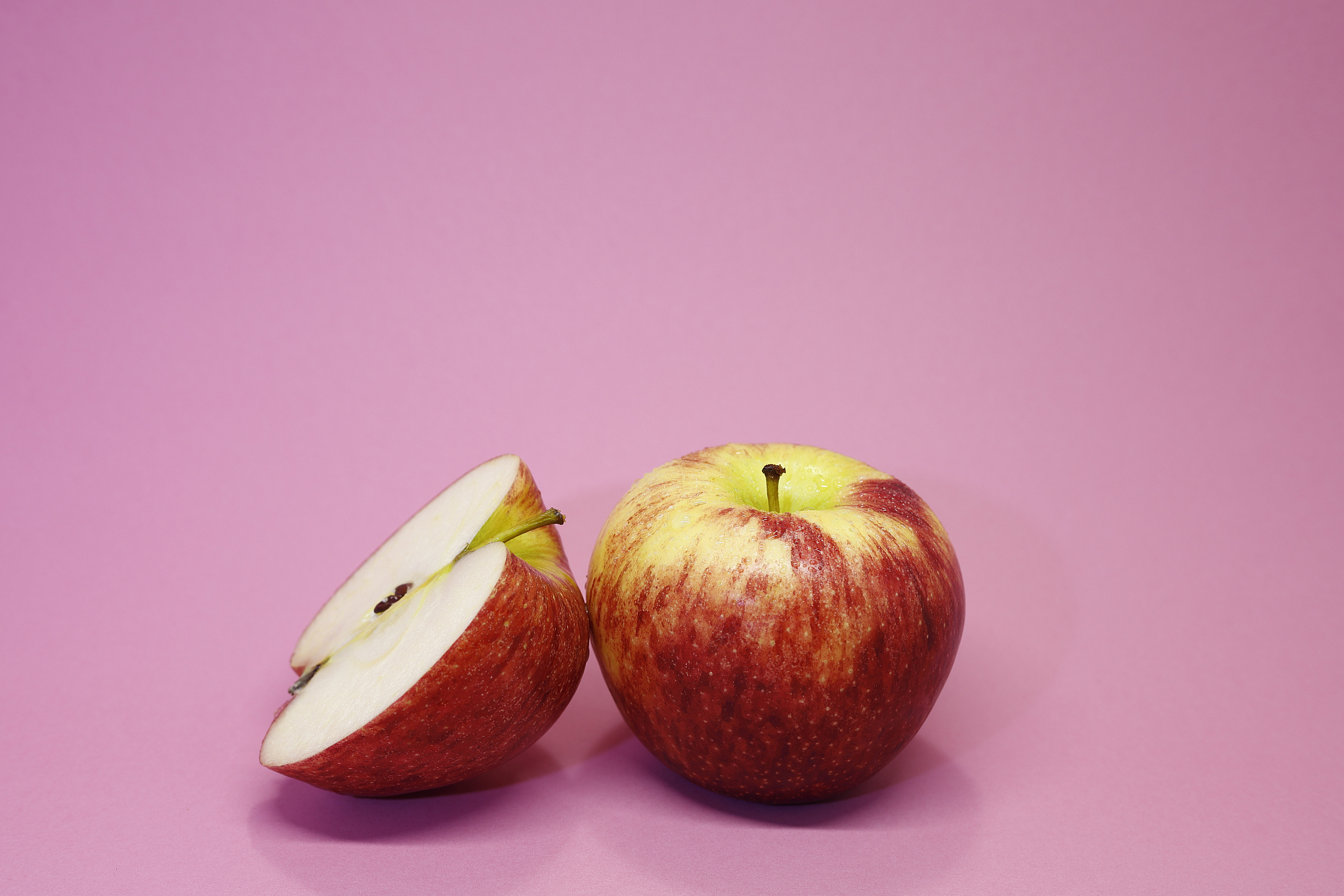 red apple