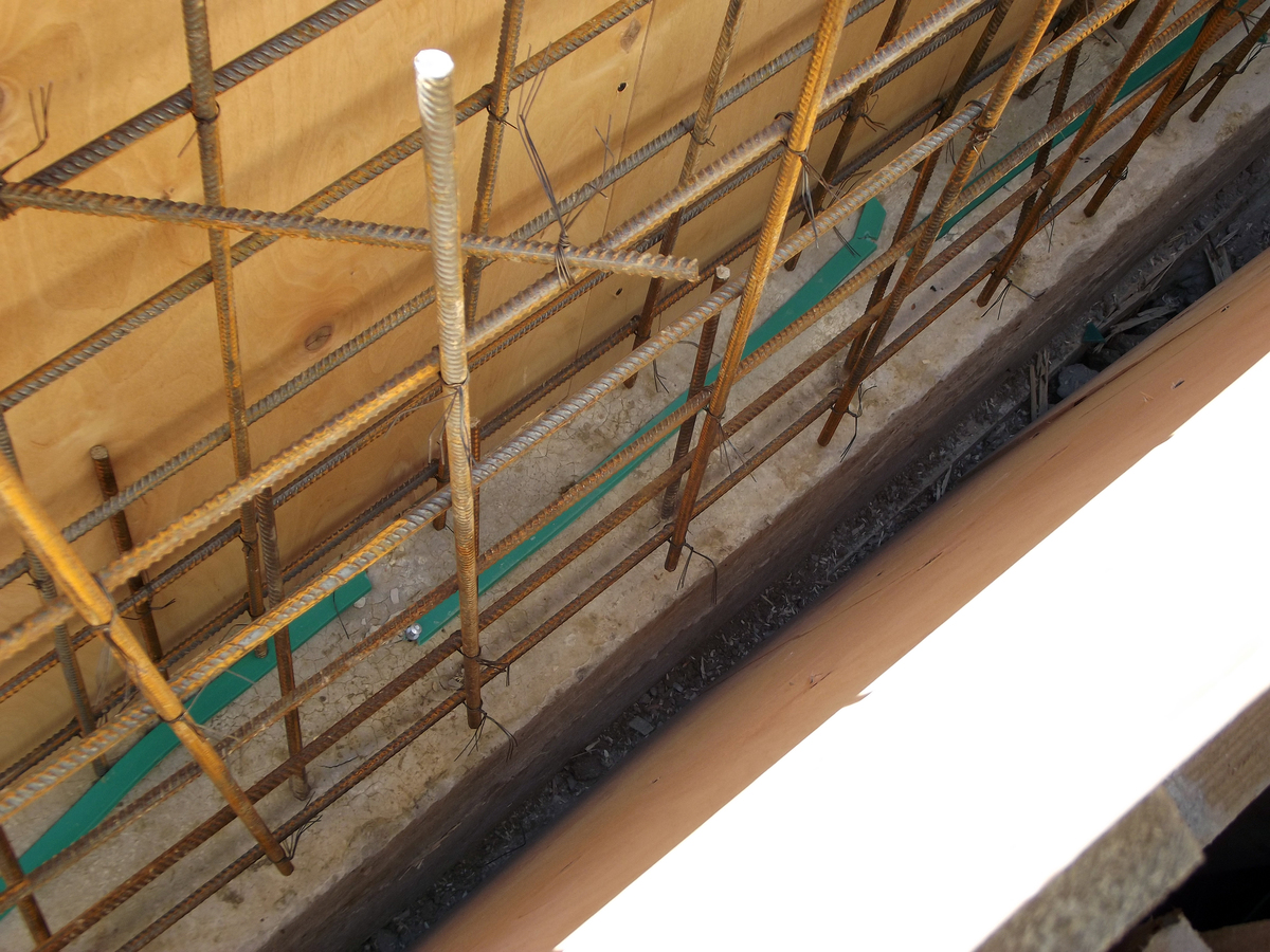 模板安装规范：防止变形和偏差的施工要点