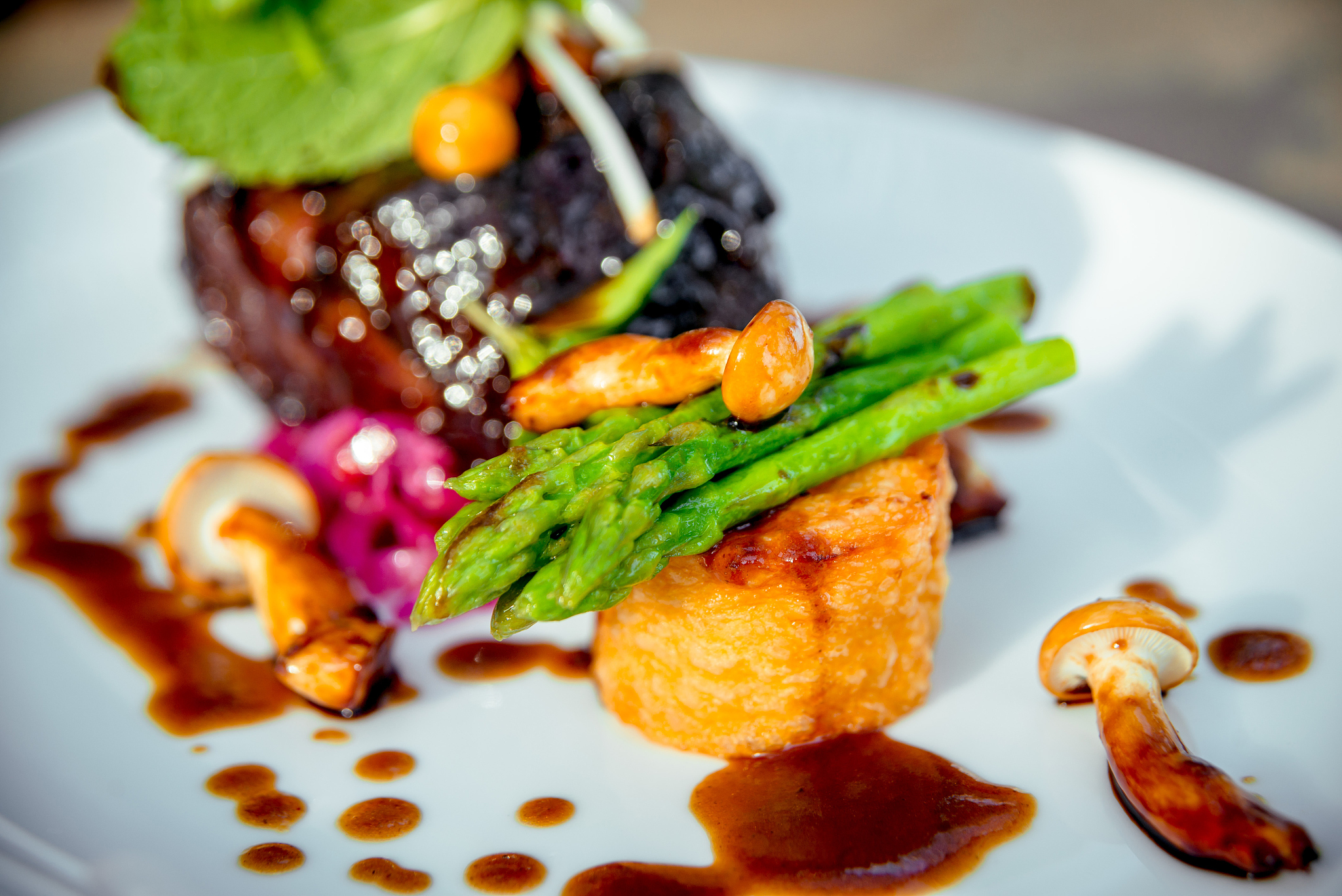 meat with potatoes and asparagus