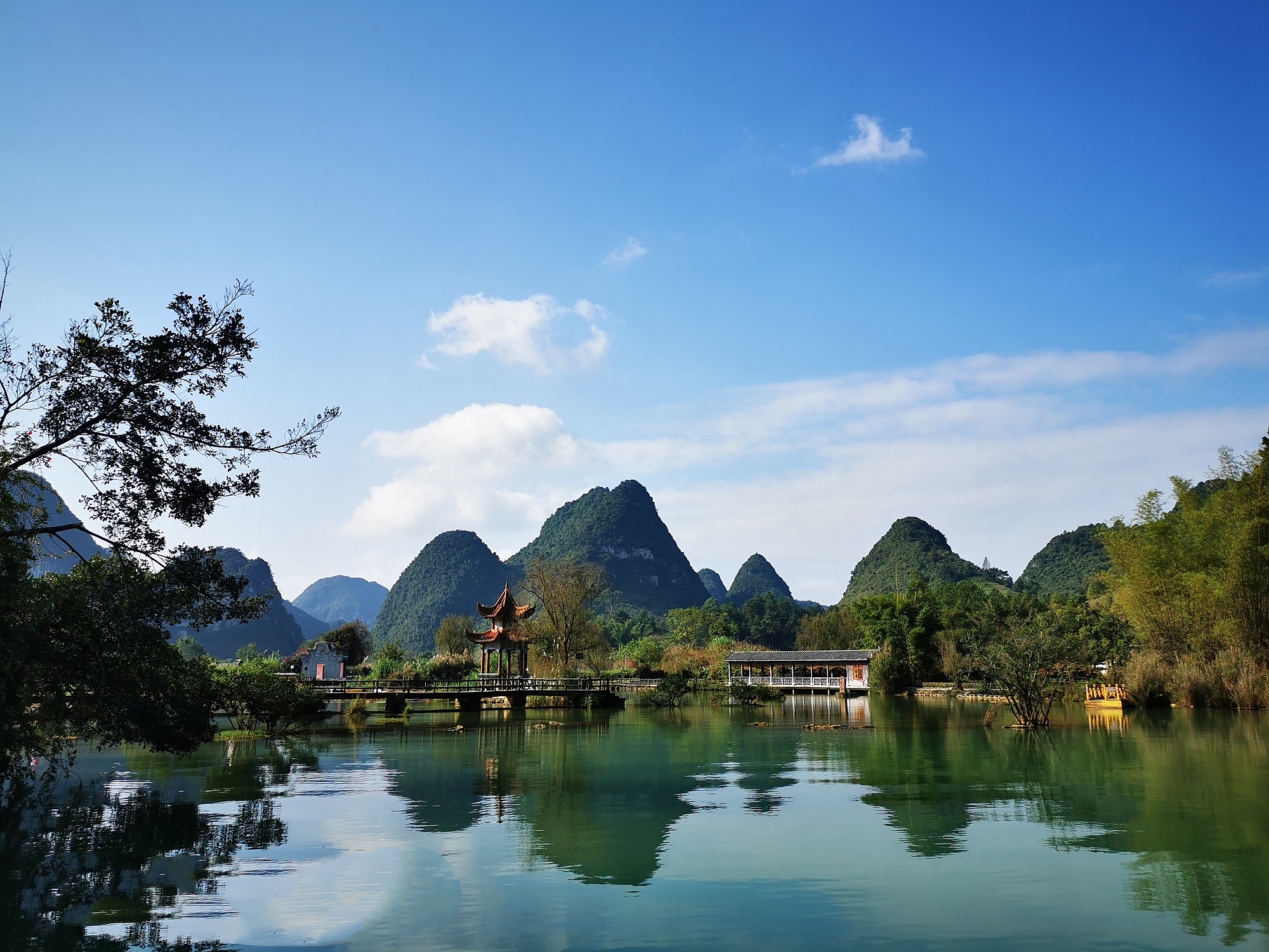 广西旅游景点大全：桂林山水、阳朔西街、玉林七星岩等热门景点推荐