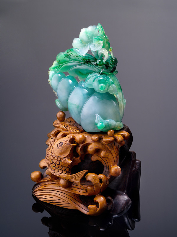 翡翠下山虎：珍贵雕刻品，收藏投资佳品