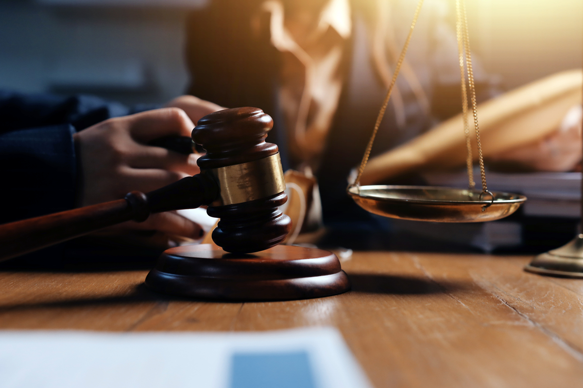 通过法律规定减少干涉律师办案权的具体措施