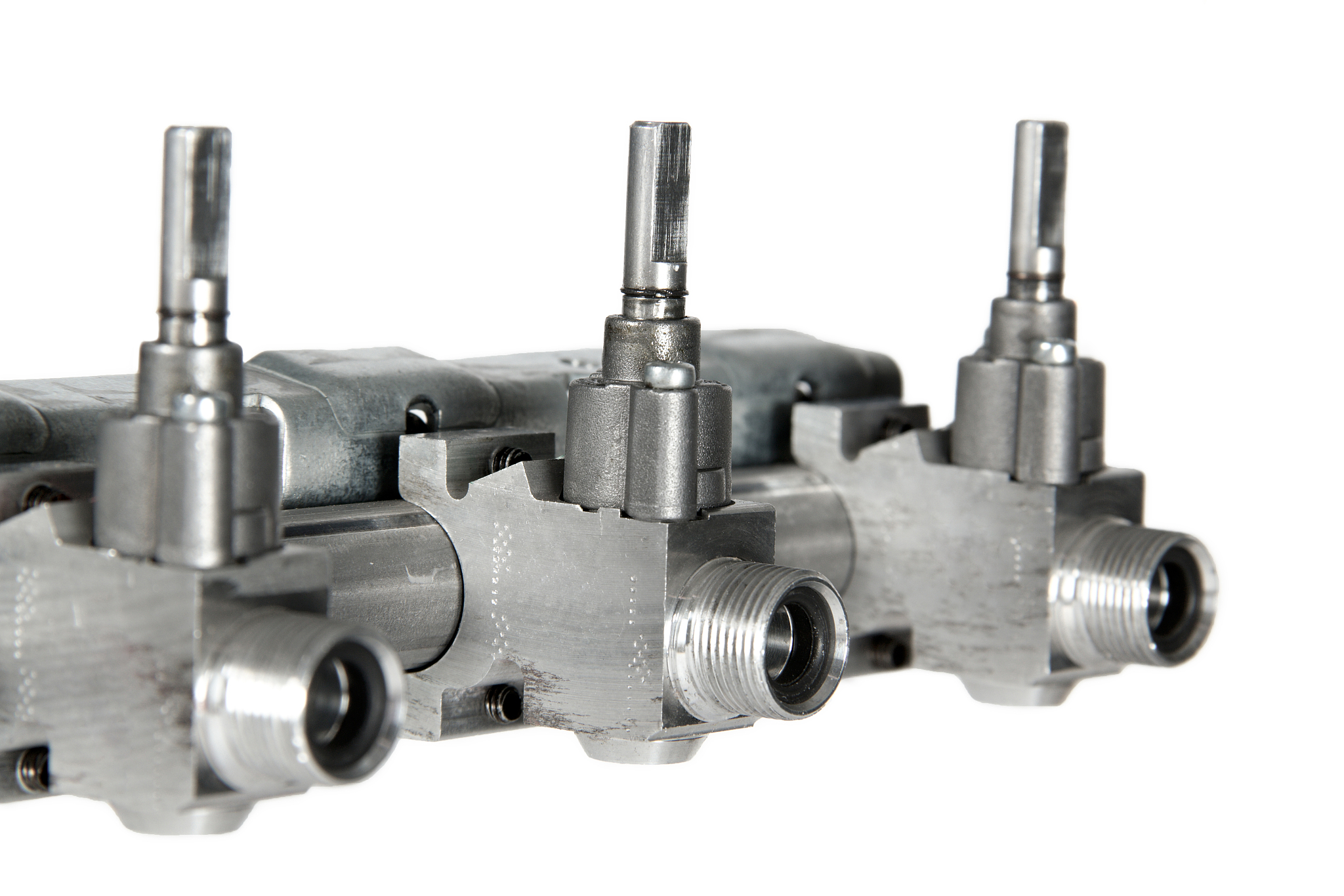 汕德卡气瓶后面的管路阀是什么阀