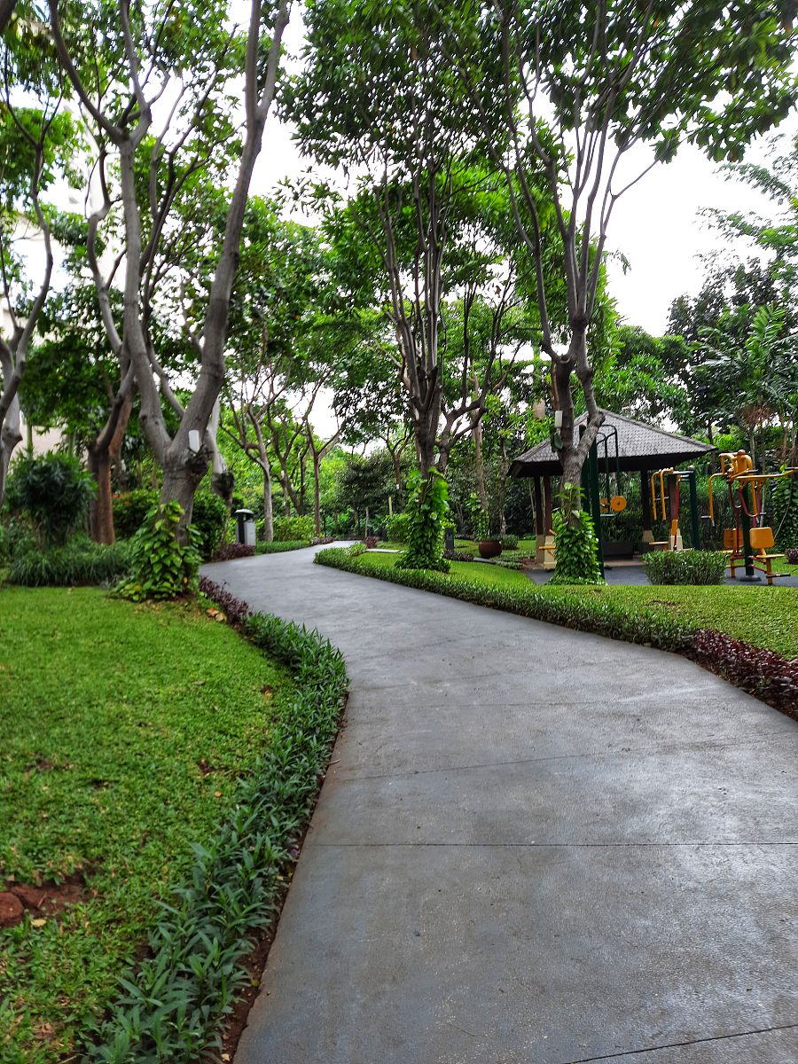 关于港务区绿地二期住宅小区混凝土道路施工项目三层灰土回填过程写成一段话的形式。