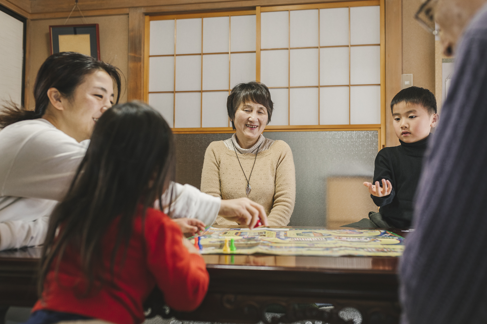 多代家庭,进行中,老年<strong>男人</strong>,仅日本人,家庭,40到44岁,孙女,2岁到3岁