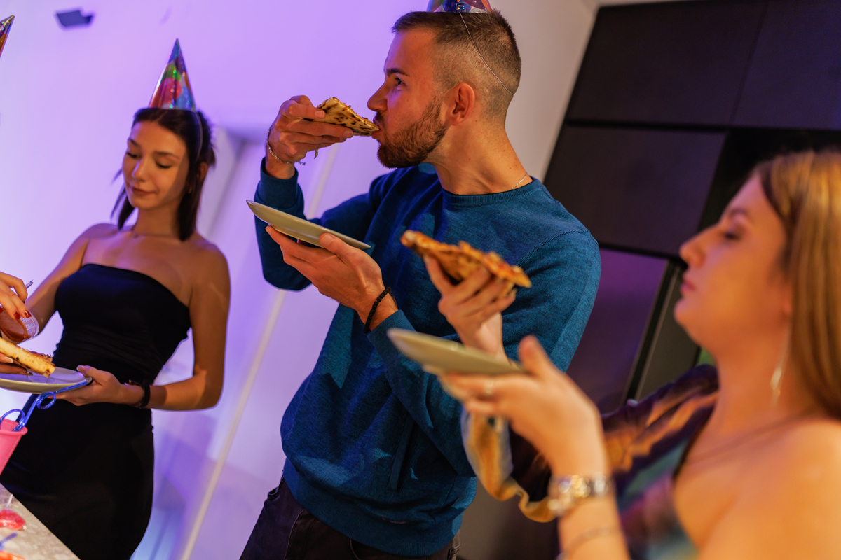 KTV 抖音视频文案：环境、美食、快乐！