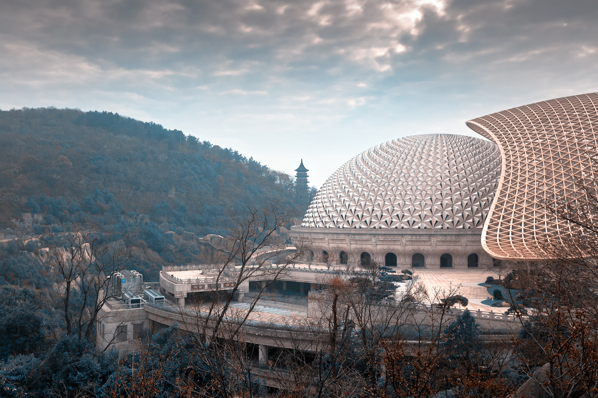 南京牛首山佛顶寺里有南京菩萨吗你好亲~!感谢咨询！