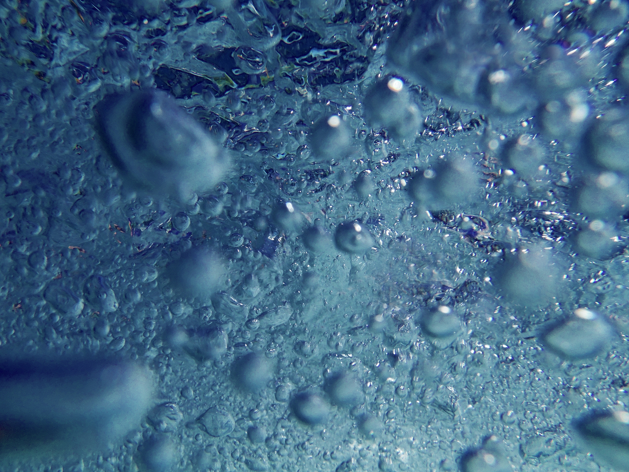 清三代青花瓷气泡特征：鉴别真伪的关键