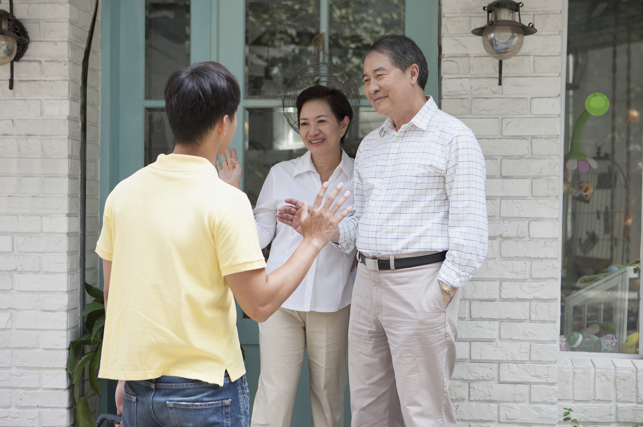 小叔回老家，如何回复才得体？