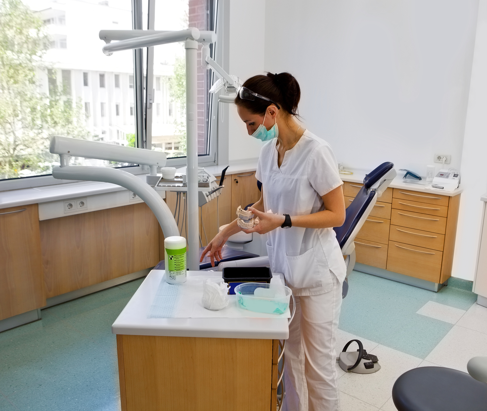 重庆口腔护理专业就业前景分析 - 就业方向、薪资待遇及发展趋势