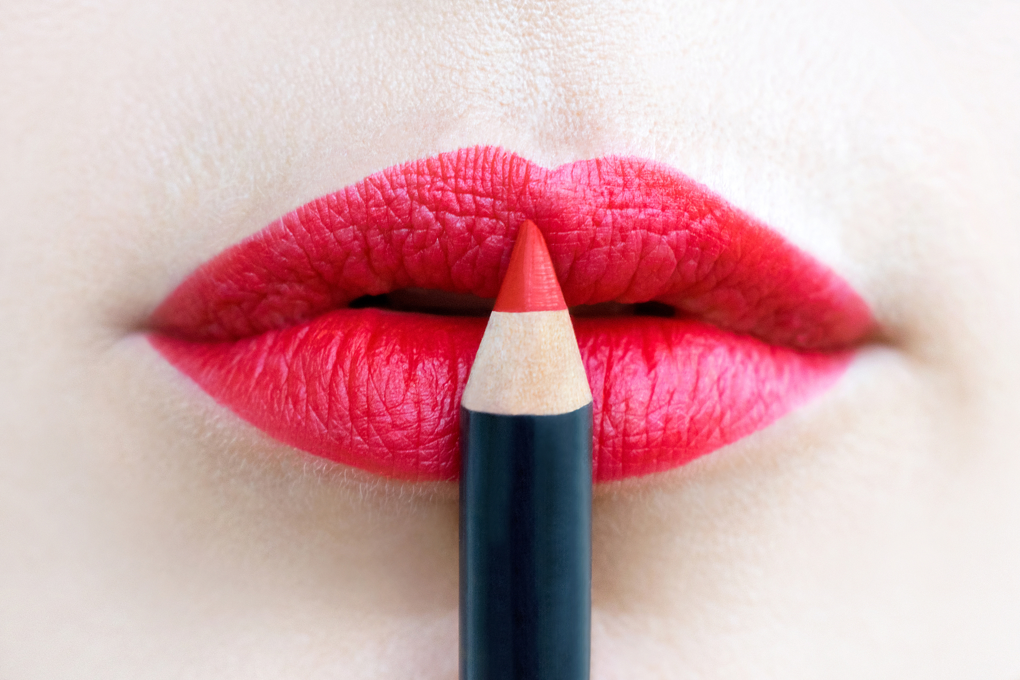 青妹必看！自动唇线笔选购指南，教你轻松打造完美唇形