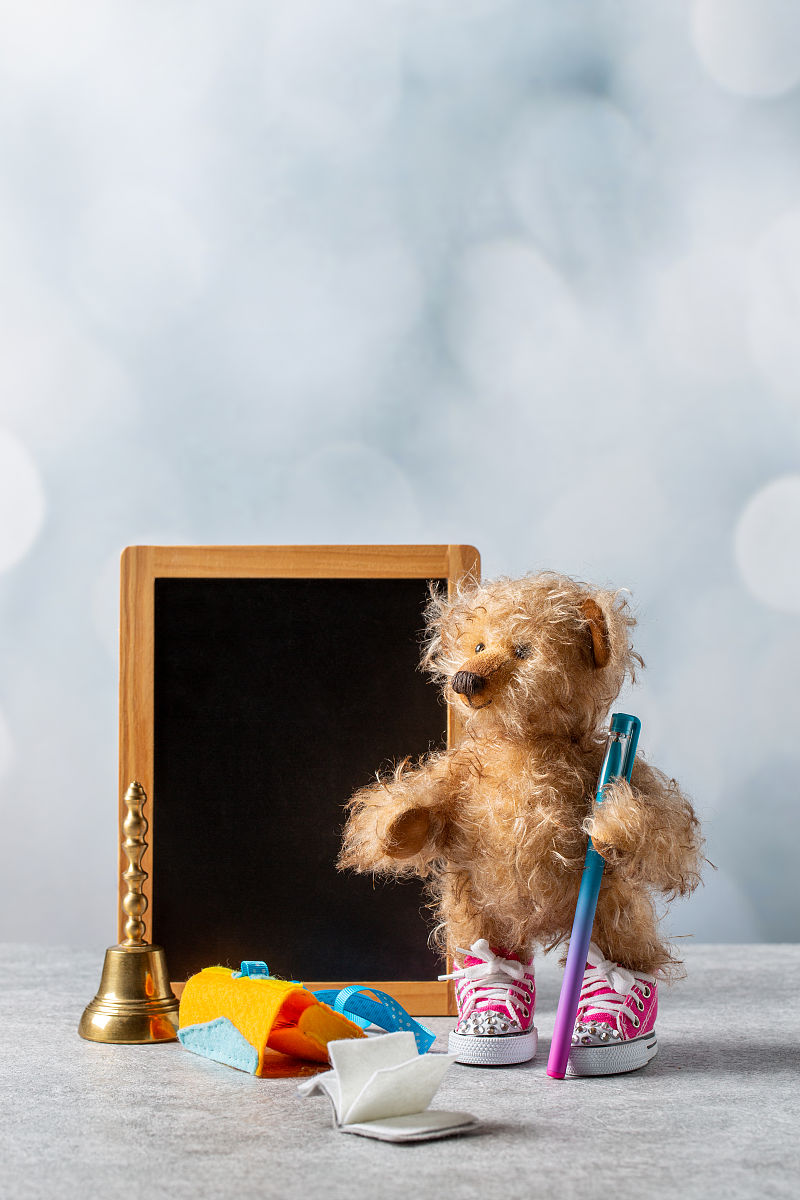 学校视频被官方转发写一段话让老师们转发视频