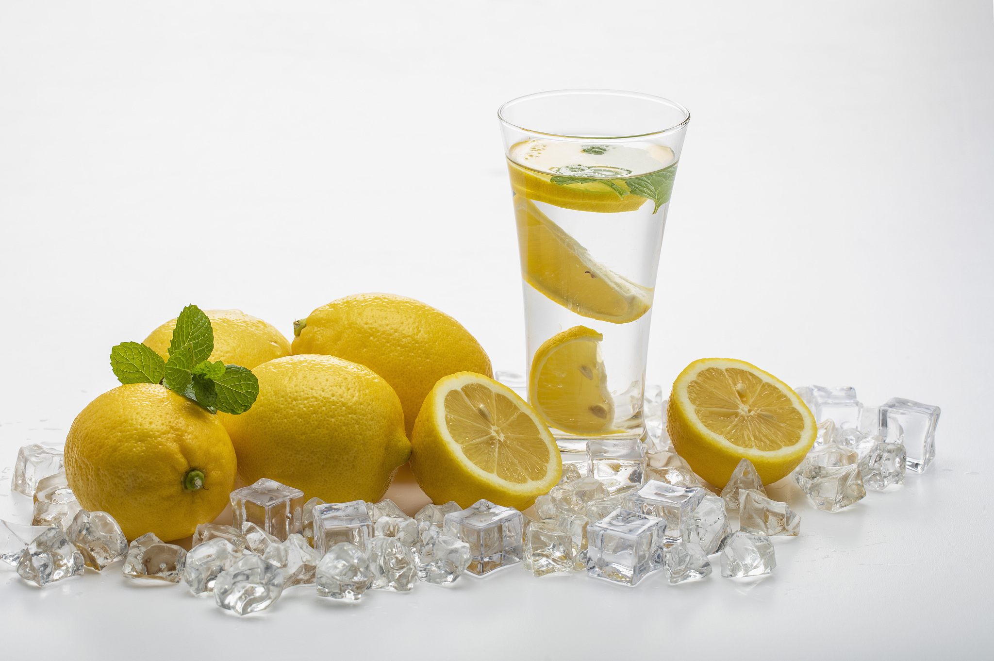 冰块柠檬水的做法_冰块柠檬水怎么做