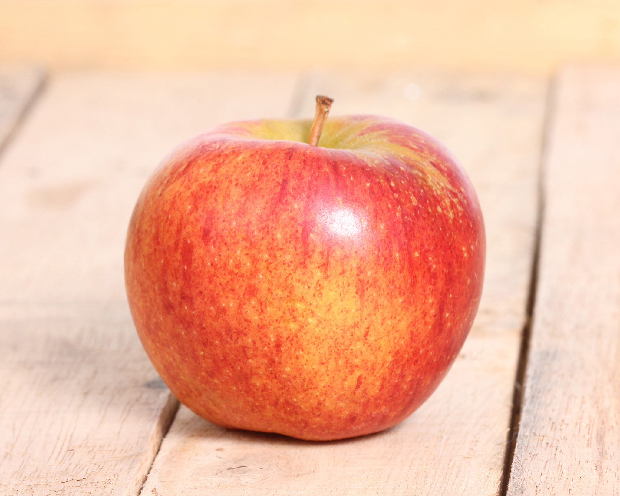 red apple