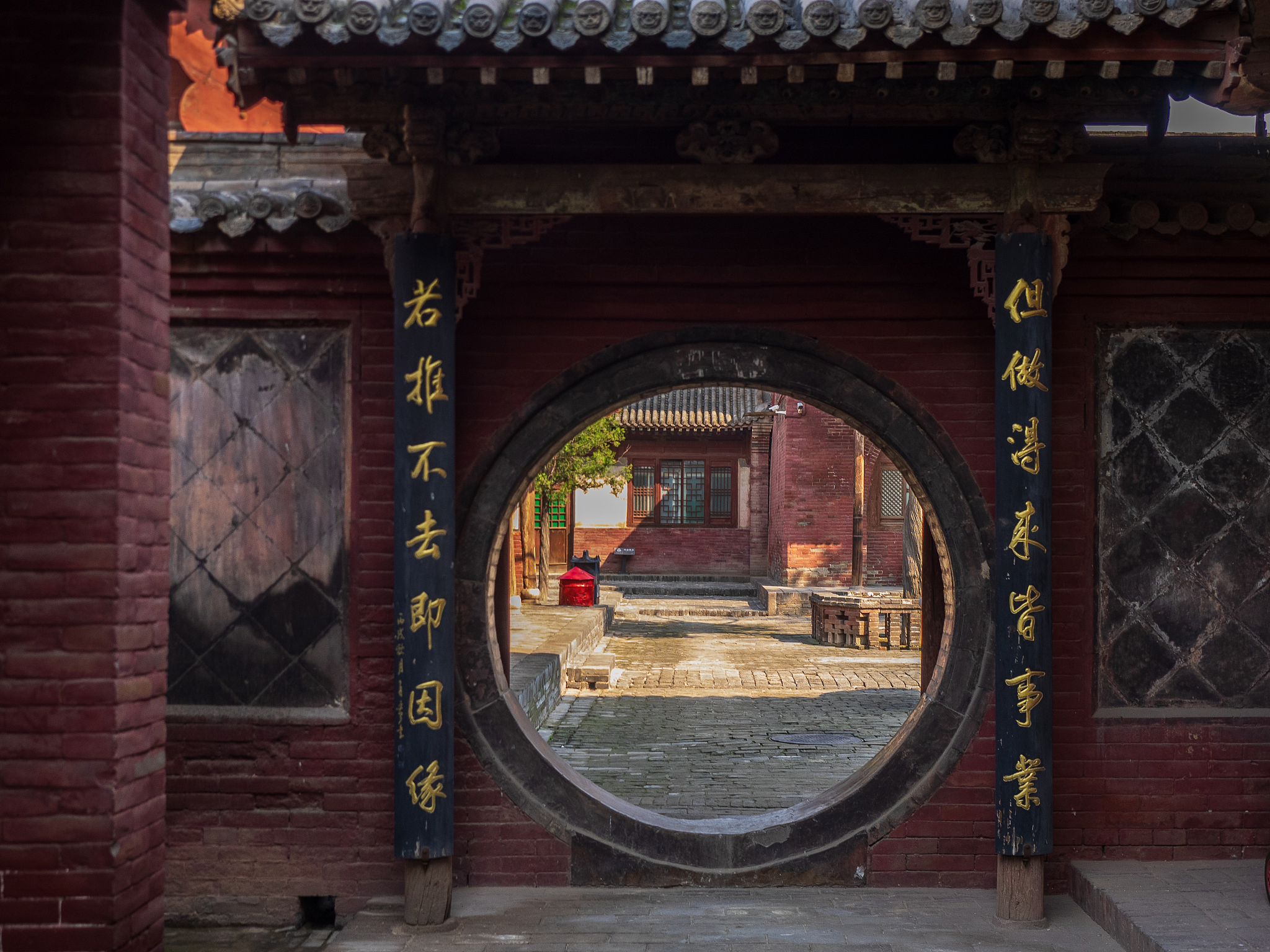 山西平遥古城文化考察指南：双林寺、平遥古城、镇国寺