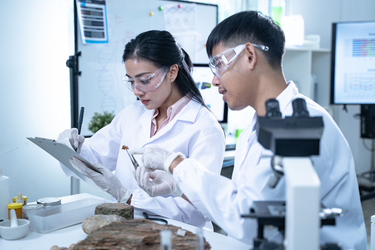 大学生心目中的理想职业：科学家